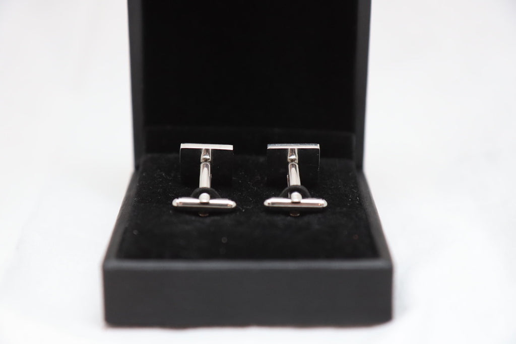 Ruudukujulised mansetinööbid