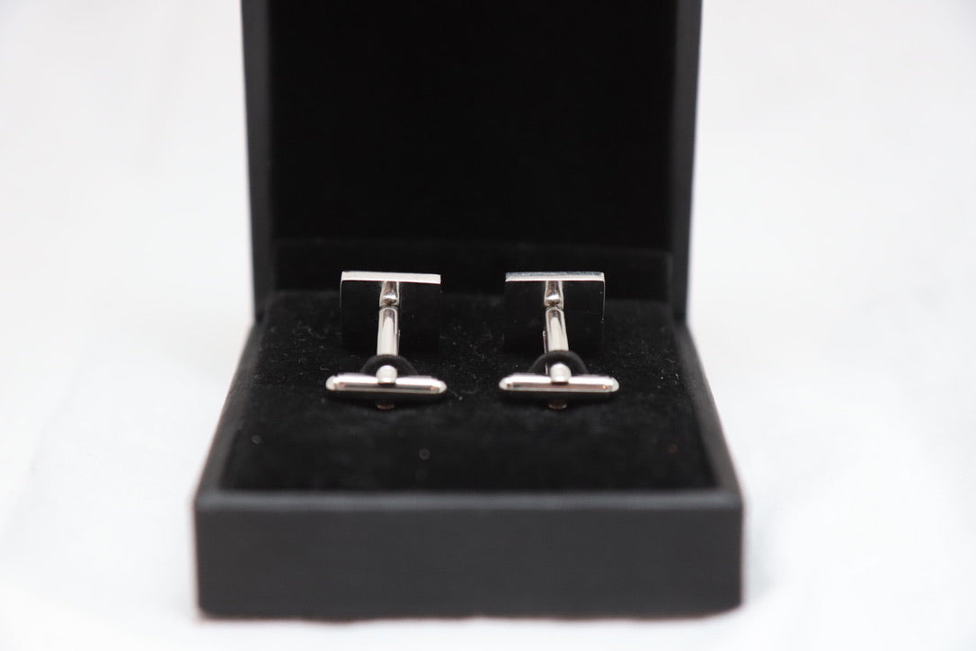 Ruudukujulised mansetinööbid