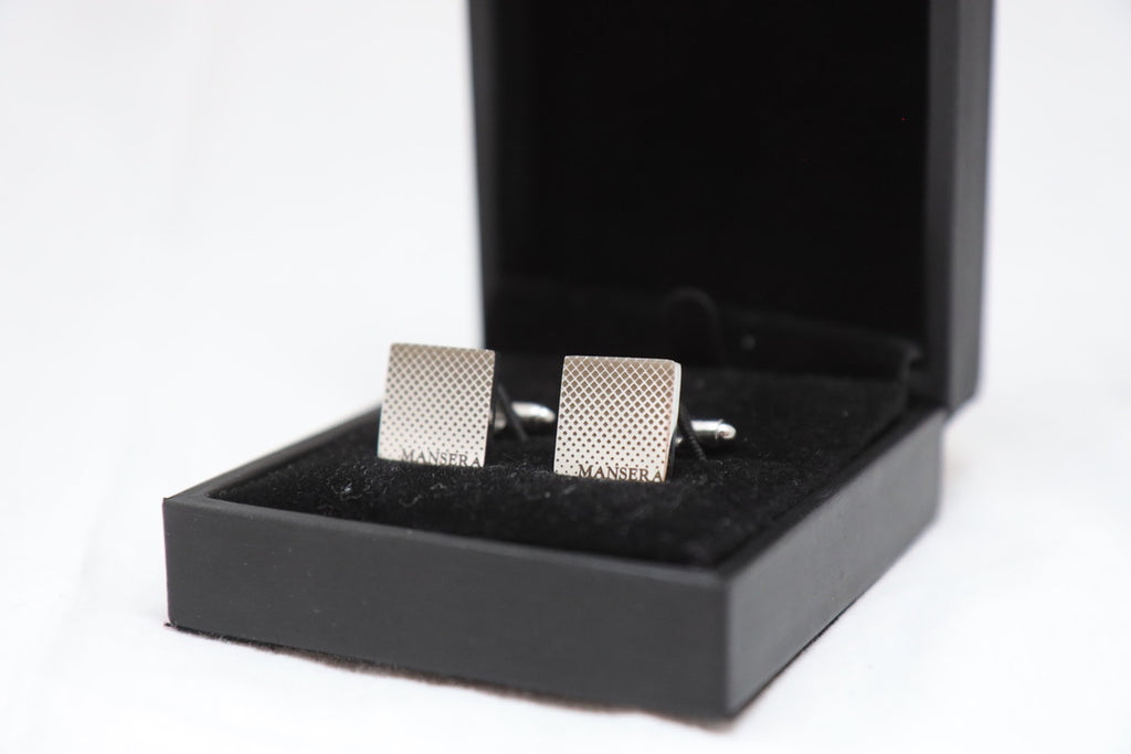 Ruudukujulised mansetinööbid